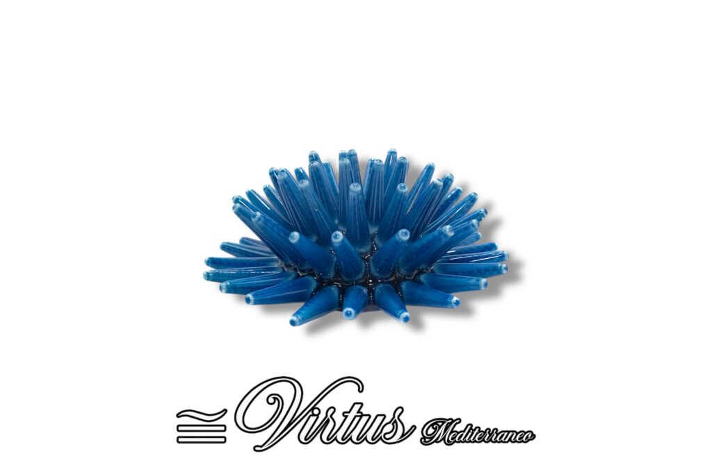 Virtus Mediterraneo: Riccio Blu Piccolo, Ceramica d’Arte Preziosa