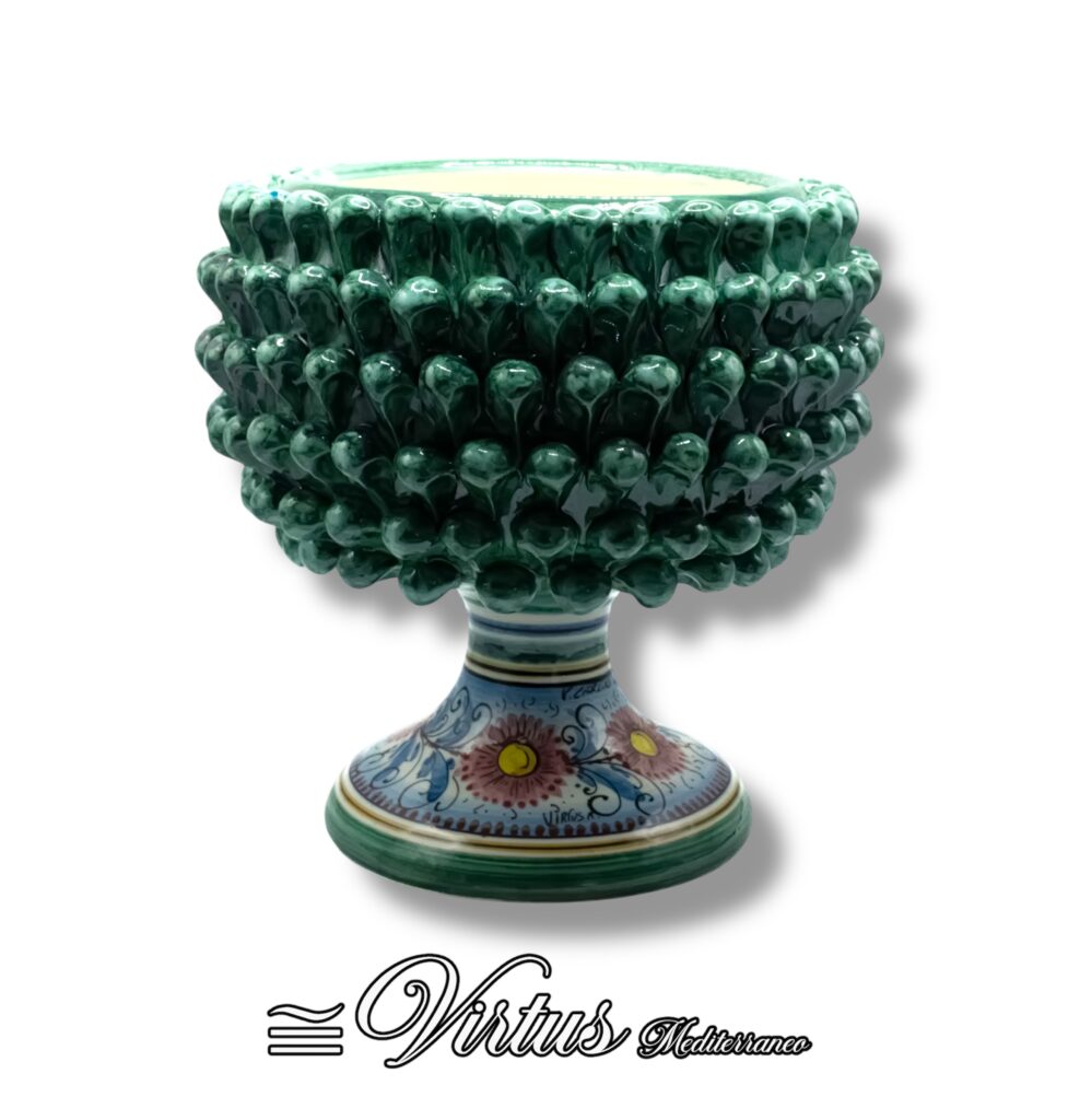 Virtus Mediterraneo: Pigna Verde in Ceramica di Sciacca, Eleganza Artigianale