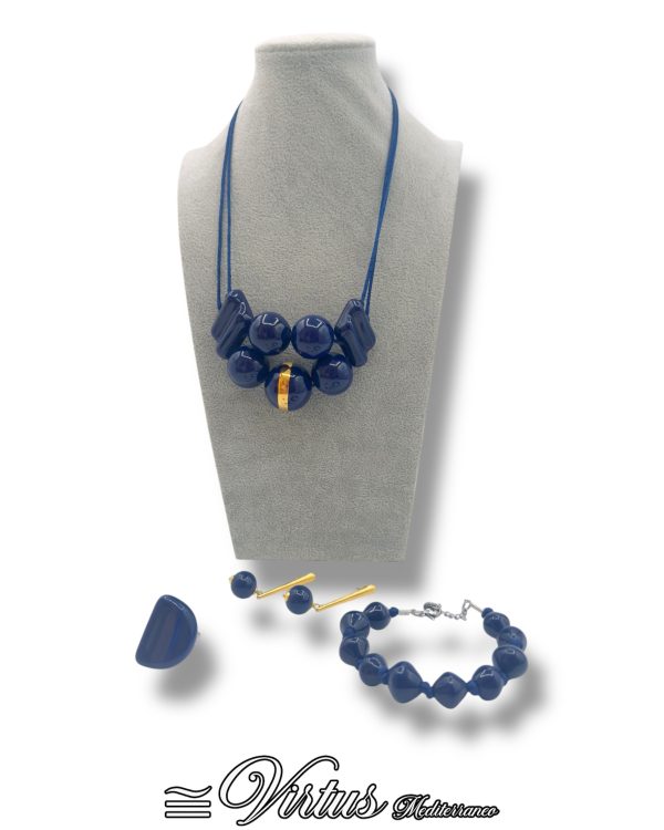Parure di collana a grappolo decorata in oro orecchini pendenti a pallina bracciale trottoline e anello Multi colore