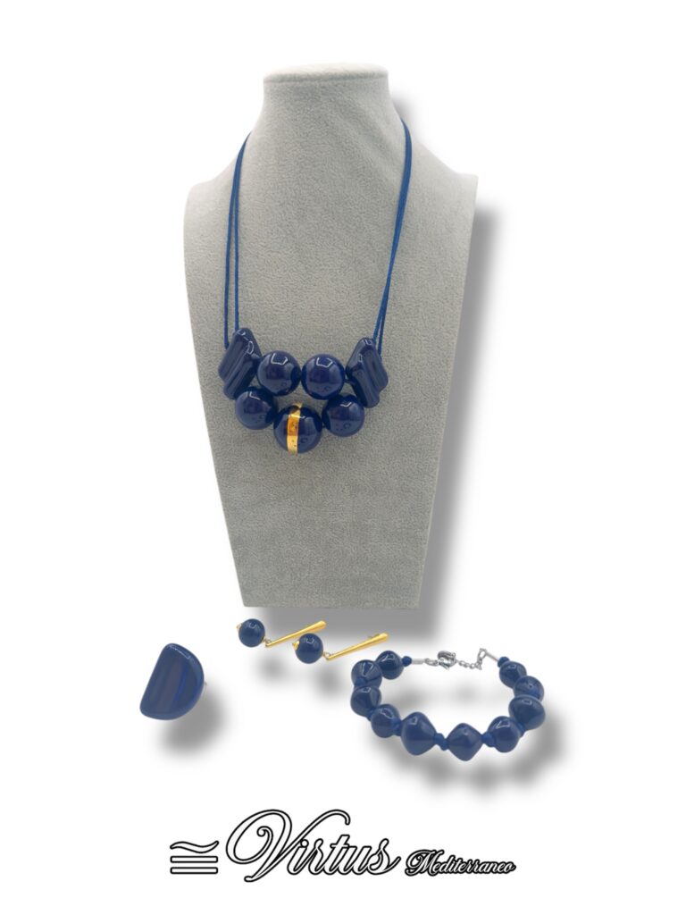 Parure di collana a grappolo decorata in oro orecchini pendenti a pallina bracciale trottoline e anello Multi colore