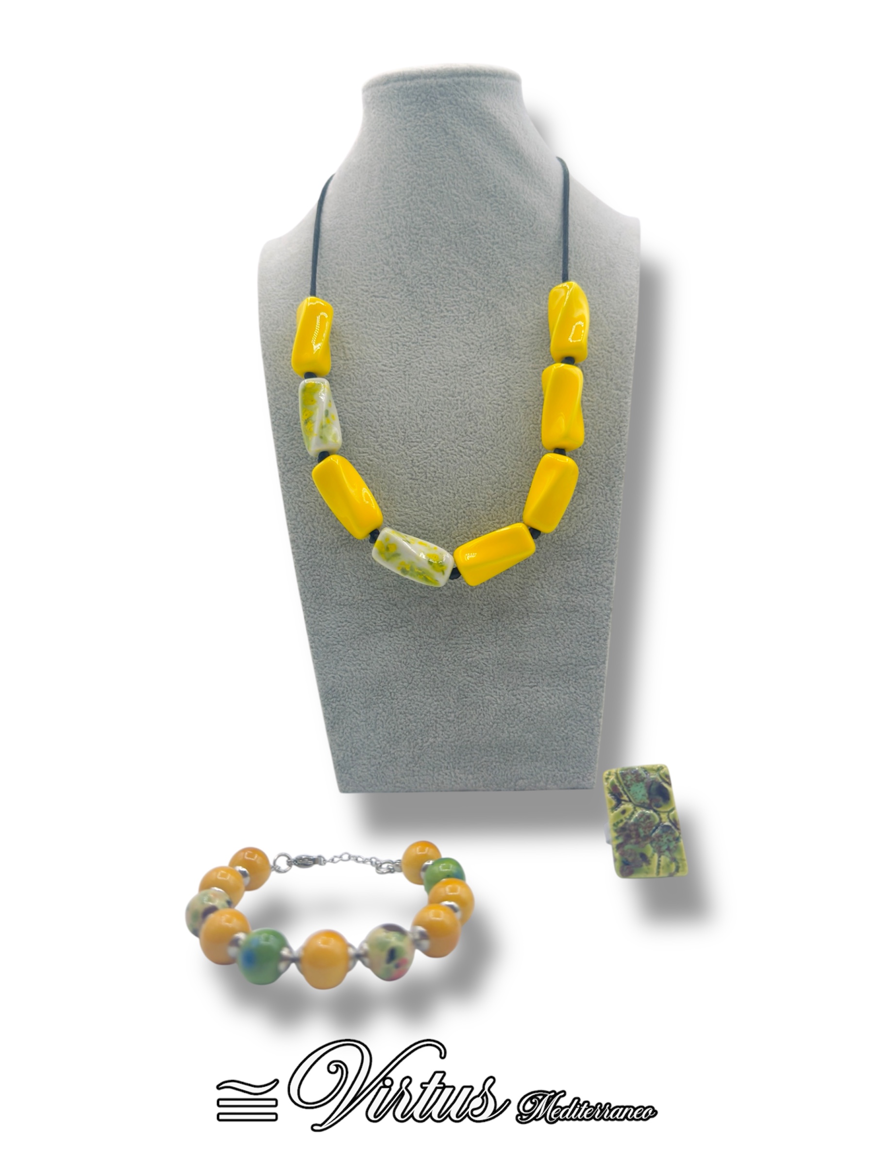 Parure di collana a torciglioni con bracciale a piccole sfere e anello Multi colore