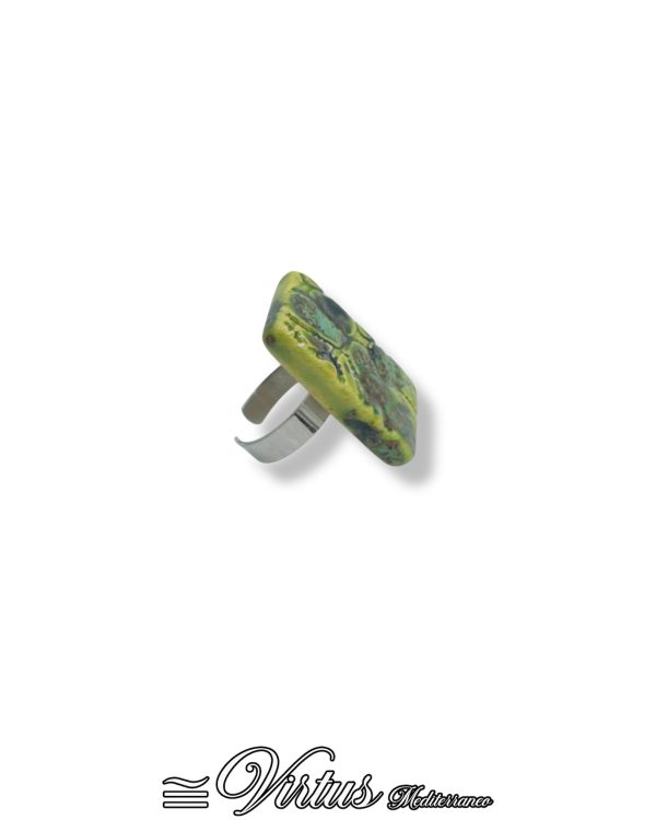 Anello Virtus Mediterraneo in Ceramica Verde: Eleganza Artigianale