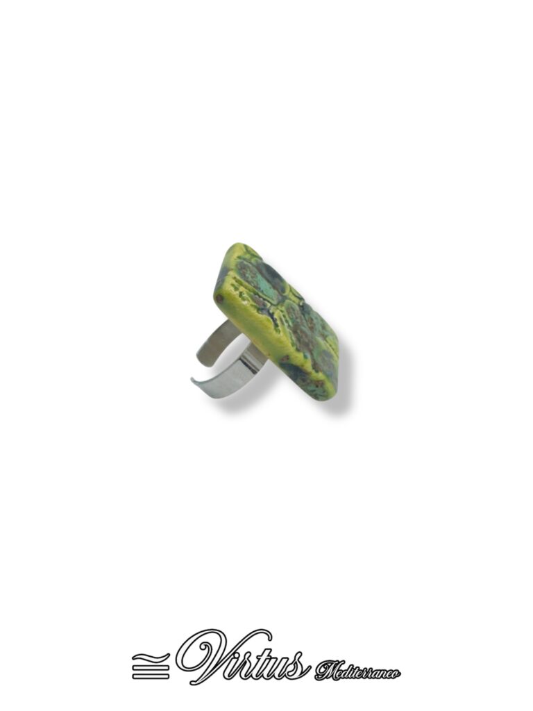 Anello Virtus Mediterraneo in Ceramica Verde: Eleganza Artigianale