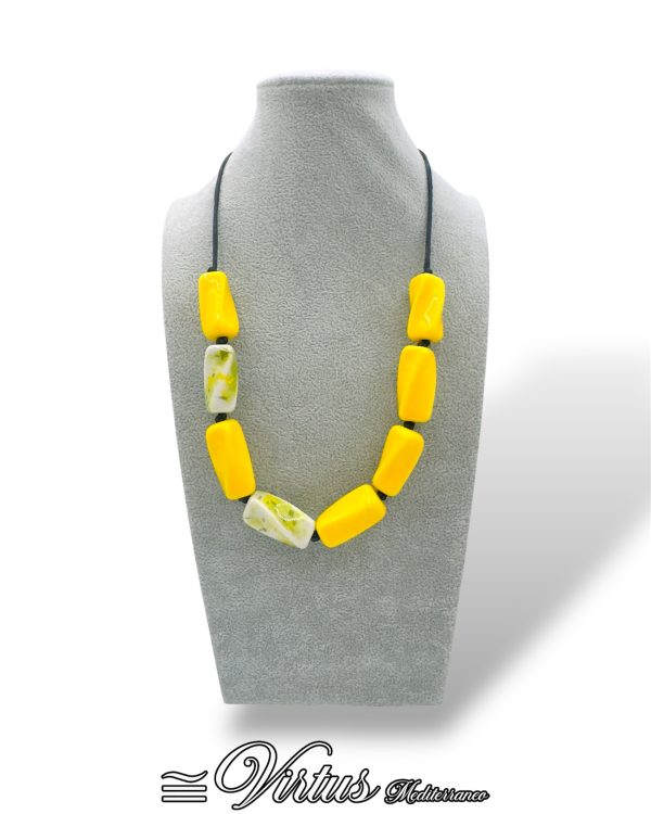 Collana a Torciglioni Giallo Virtus Mediterraneo: Eleganza Artigianale