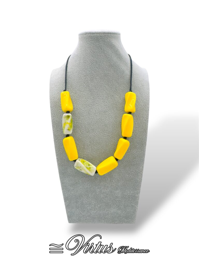 Collana a Torciglioni Giallo Virtus Mediterraneo: Eleganza Artigianale