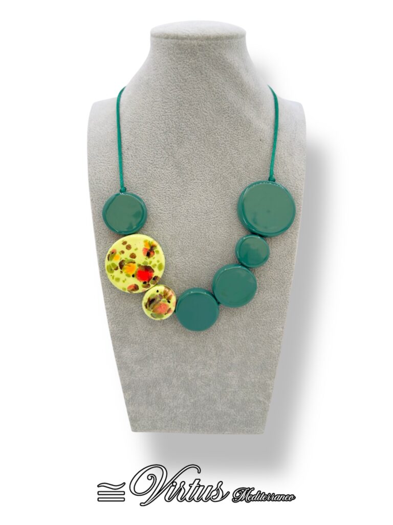 Collana a Cerchi Verde Virtus Mediterraneo: Eleganza Artigianale