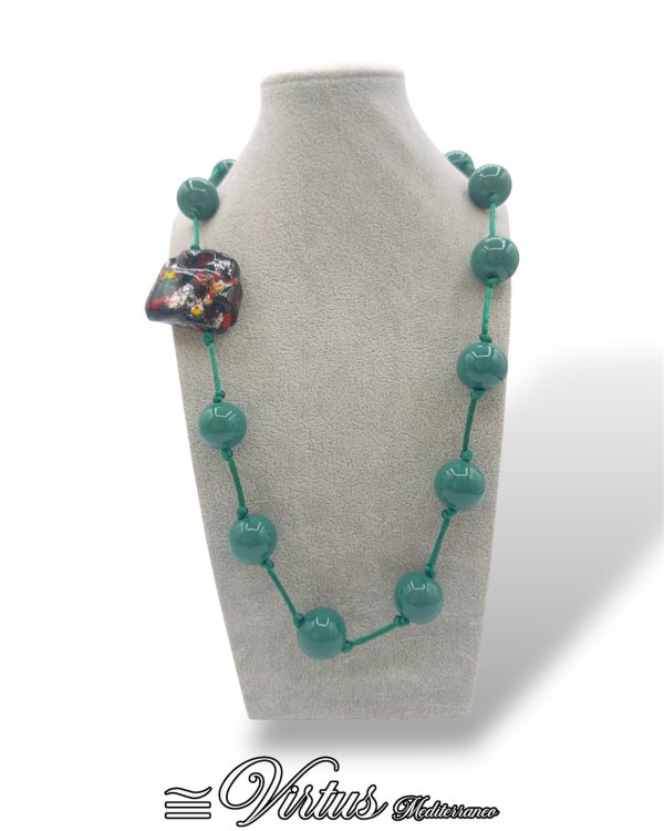 Collana Virtus Mediterraneo: Sfere Multicolor Artigianali, Eleganza Senza Tempo
