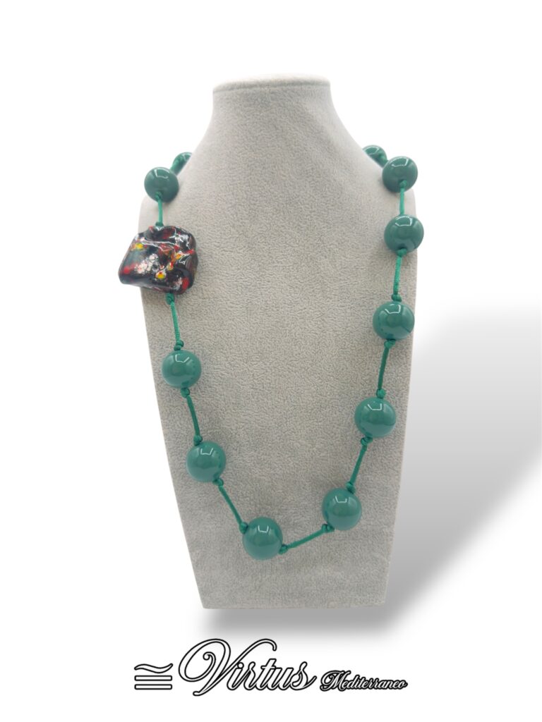 Collana Virtus Mediterraneo: Sfere Multicolor Artigianali, Eleganza Senza Tempo