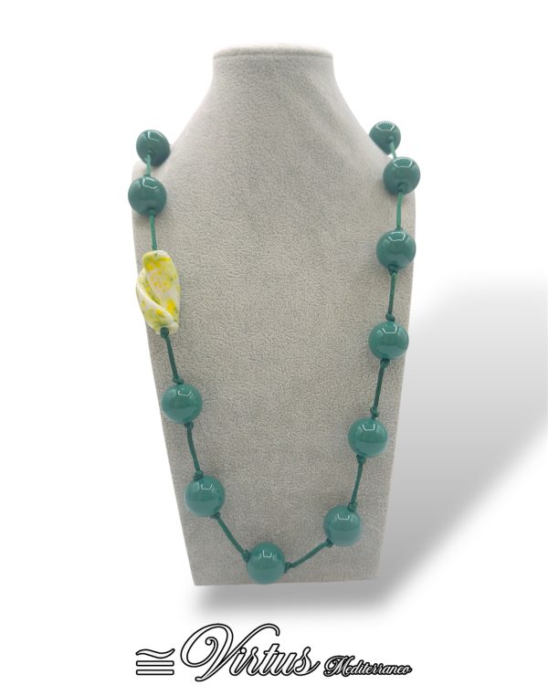 Collana Virtus Mediterraneo: Sfere Multicolor Artigianali, Eleganza Senza Tempo