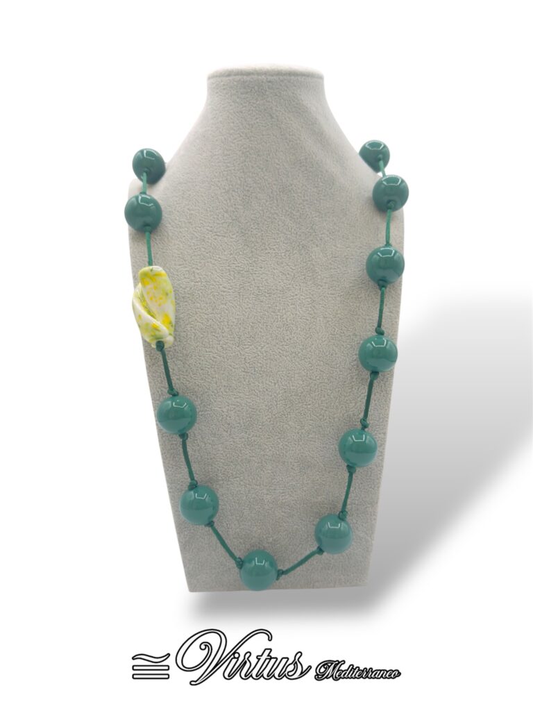 Collana Virtus Mediterraneo: Sfere Multicolor Artigianali, Eleganza Senza Tempo