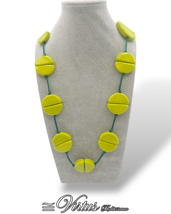 Collana a Cerchi Gialla Virtus Mediterraneo: Ceramica e Design Artigianale