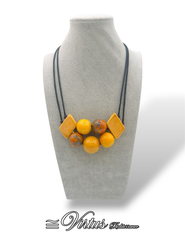 Collana a Grappolo Giallo Virtus Mediterraneo: Ceramica e Design Artigianale