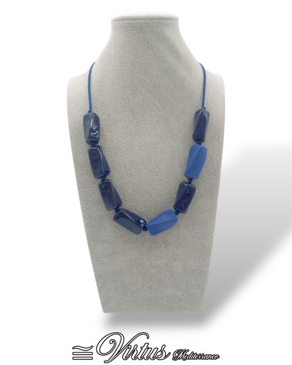 Collana a Torciglioni Blu Virtus Mediterraneo: Eleganza Artigianale