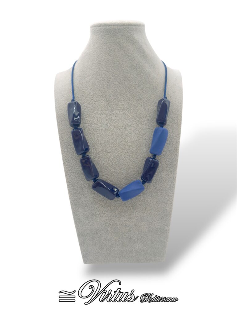 Collana a Torciglioni Blu Virtus Mediterraneo: Eleganza Artigianale