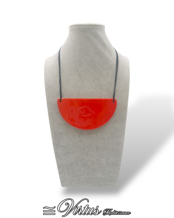 Virtus Mediterraneo: Collana Mezzaluna Rosso Scuro, Ceramica Pregiata