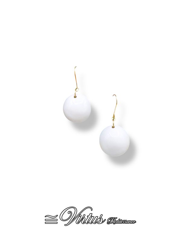 Orecchini Virtus Mediterraneo: Sfera Bianca in Ceramica e Acciaio