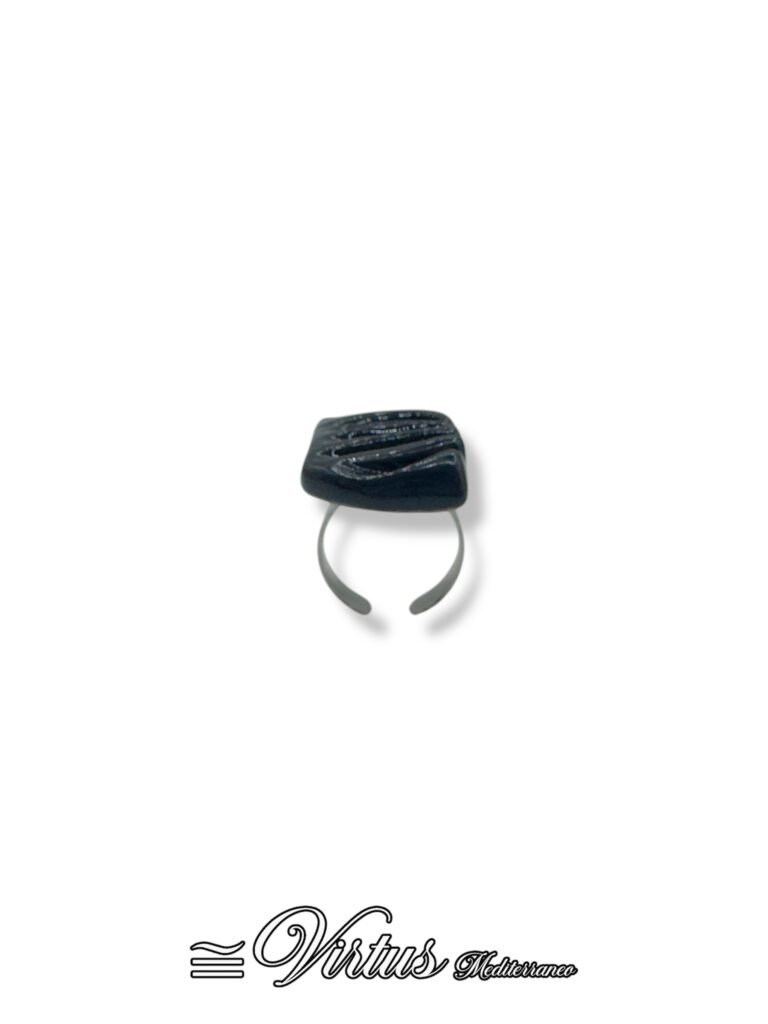 Anello Virtus Mediterraneo in Ceramica Nera: Eleganza Artigianale