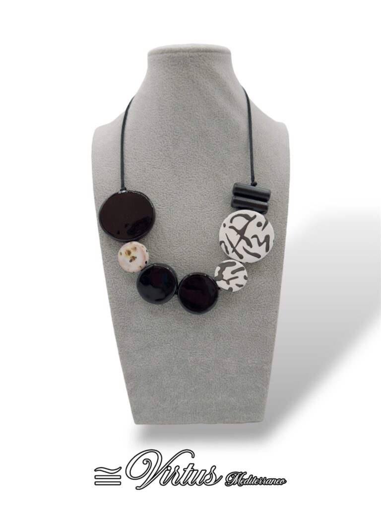 Collana a Cerchi Blu Virtus Mediterraneo: Eleganza Artigianale in Ceramica