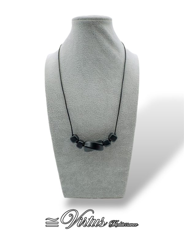 Collana Uomo Virtus Mediterraneo: Torciglioni Neri in Ceramica e Acciaio