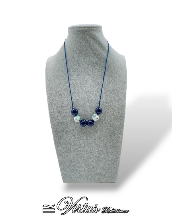 Collana Girocollo Blu Virtus Mediterraneo: Eleganza Artigianale per l’Uomo