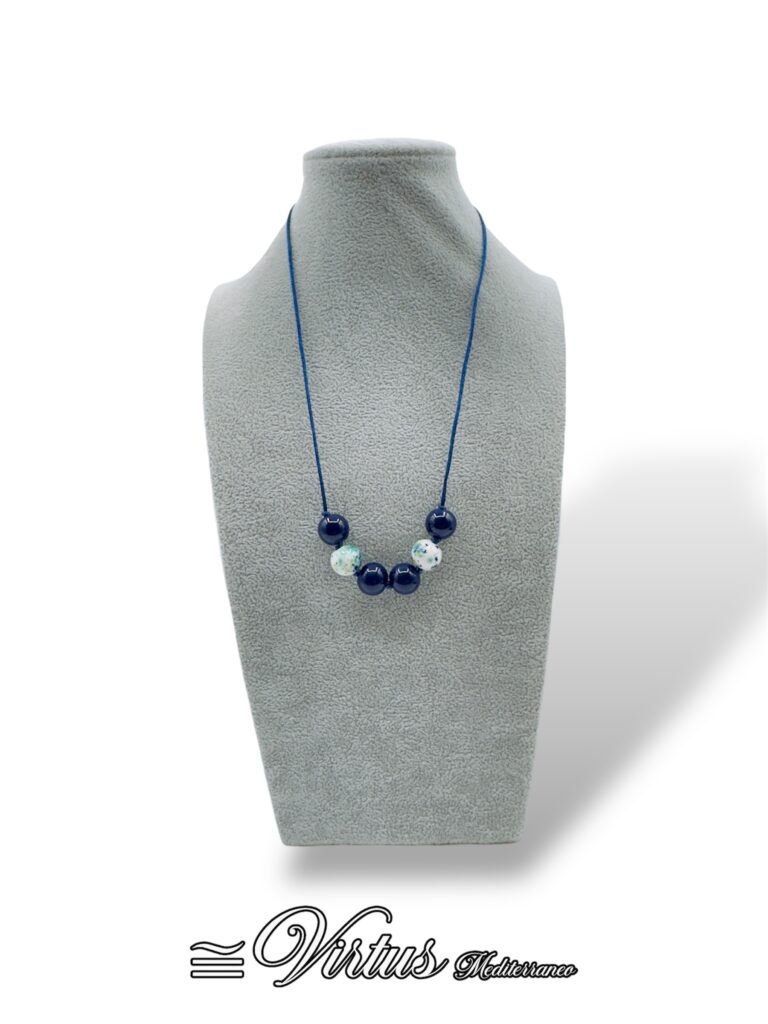 Collana Girocollo Blu Virtus Mediterraneo: Eleganza Artigianale per l’Uomo