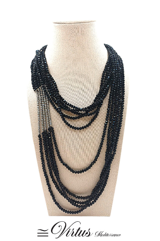 Collana artigianale 5 fili di onice con particolare in ematite sfaccettato