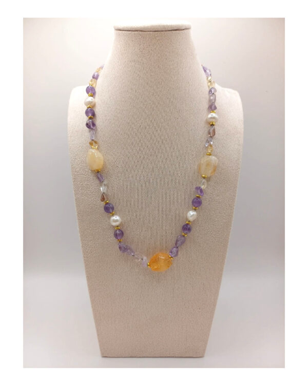 Collana artigianale con ametista, quarzo citrino e perle a girocollo