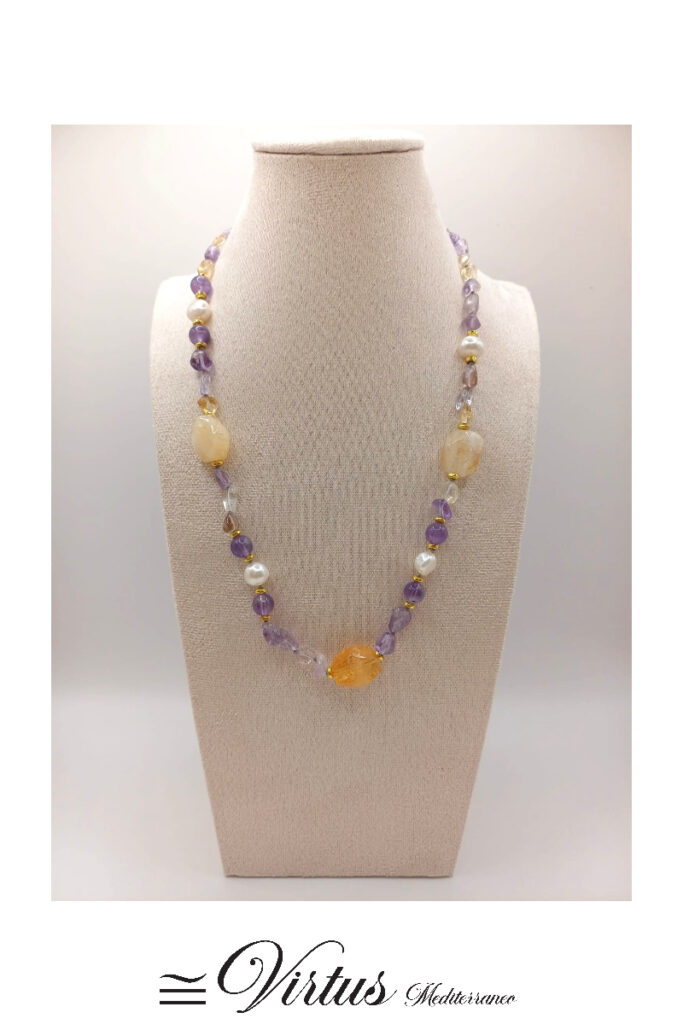 Collana artigianale con ametista, quarzo citrino e perle a girocollo