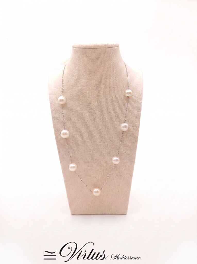 Collana artigianale in oro bianco 18 carati con perle di acqua dolce